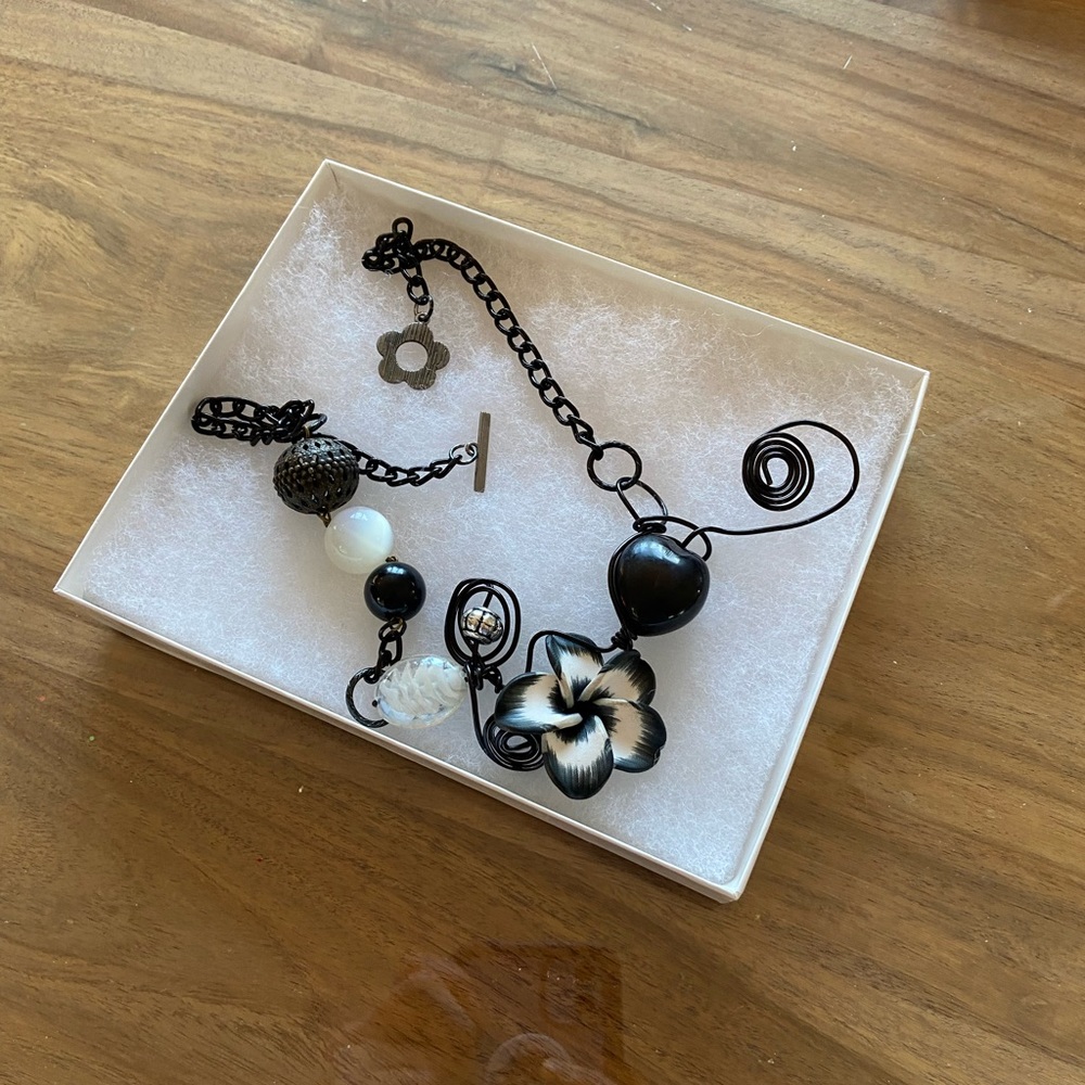 Lecklace